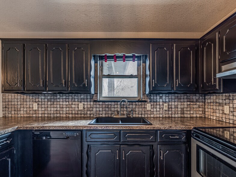 More Photos Of 980916 S Highway 18, Chandler Industrial For Sale