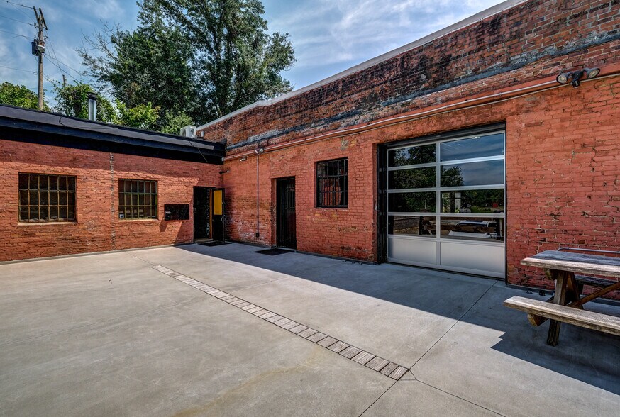 More Photos Of 11 Railroad St, Murphy Research And Development For Sale