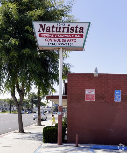 More Photos Of 1341-1349 S Anaheim Blvd, Anaheim Storefront Retail Office For Lease