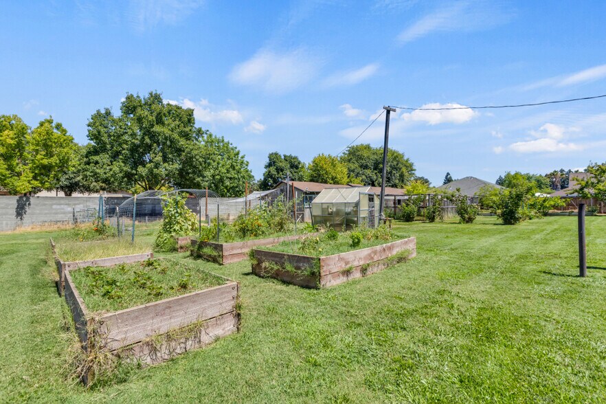 More Photos Of 9455 E Stockton Blvd, Elk Grove Specialty For Sale