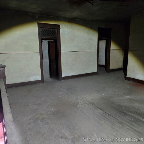 More Photos Of 523 E 6th St, Okmulgee Storefront Retail Office For Sale