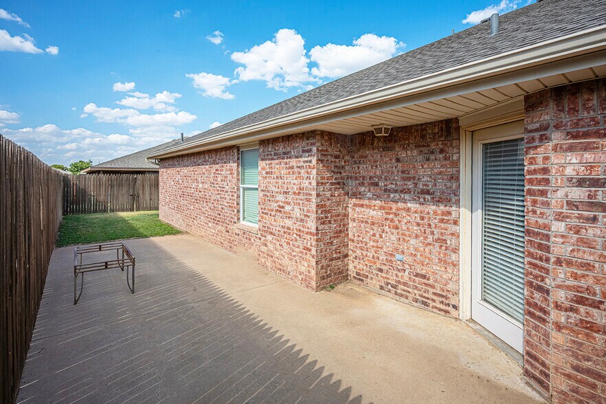 More Photos Of 5710 Fordham St, Lubbock Specialty For Sale