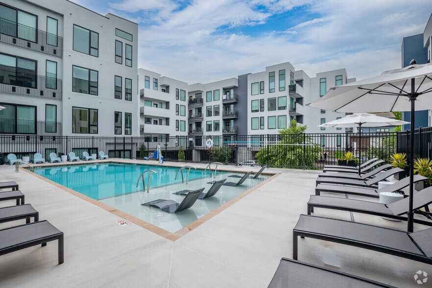 More Photos Of 1009 8th Ave S, Nashville Apartments For Lease