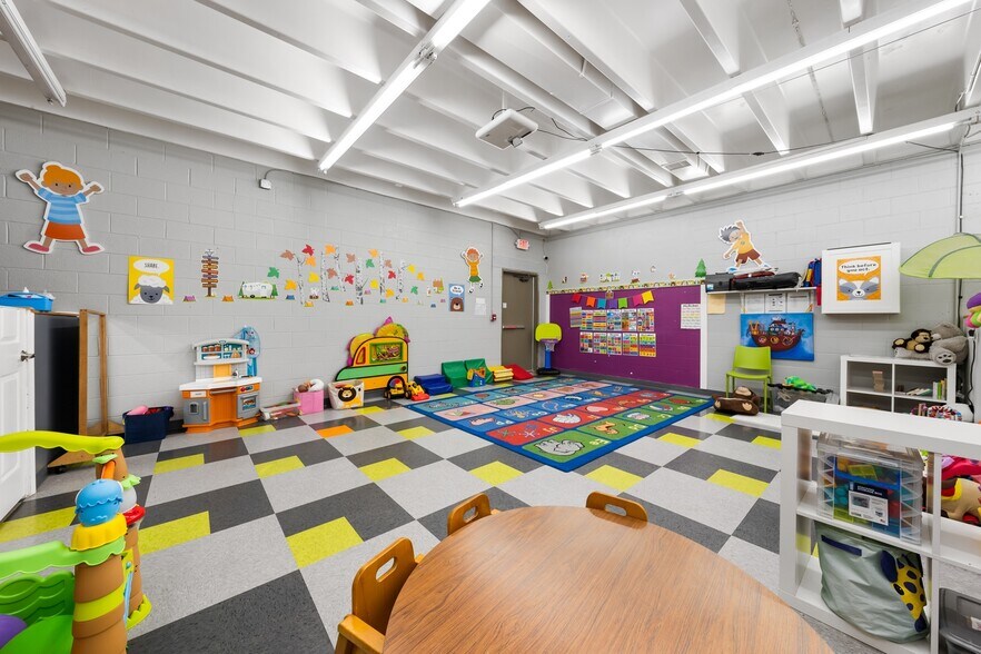 More Photos Of 874 E Aurora Rd, Macedonia Freestanding For Sale