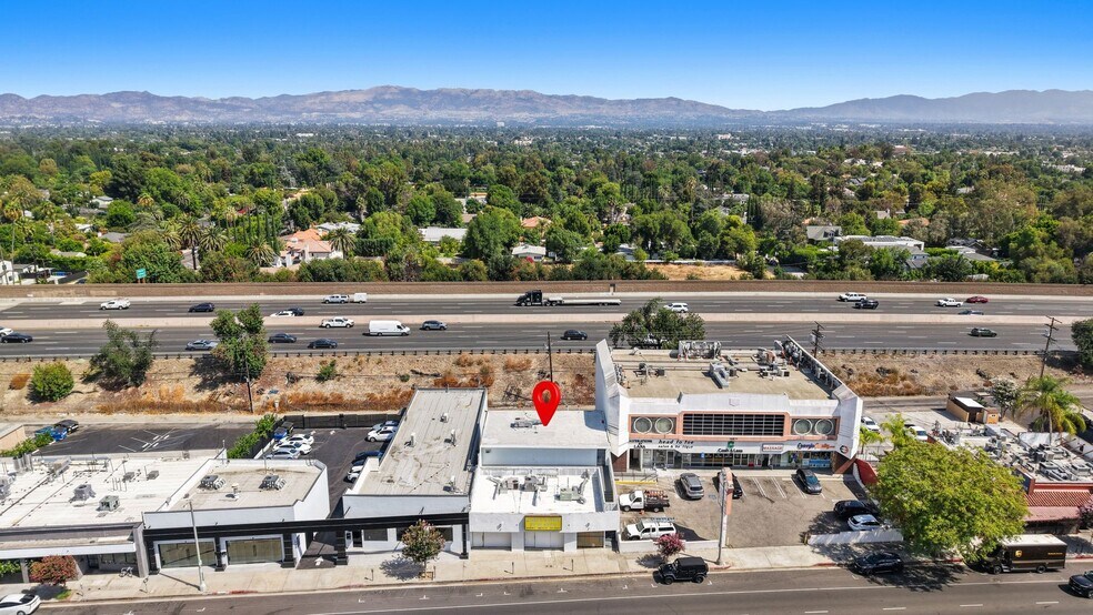 More Photos Of 19621-19623 1/2 Ventura Blvd, Tarzana Storefront Retail Residential For Sale