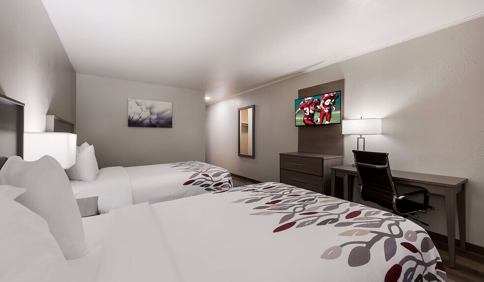 More Photos Of 203 N I-45, Madisonville Hotel For Sale