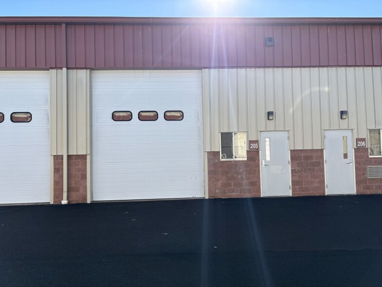 Primary Photo Of 200 Old County Cir, Windsor Locks Warehouse For Lease