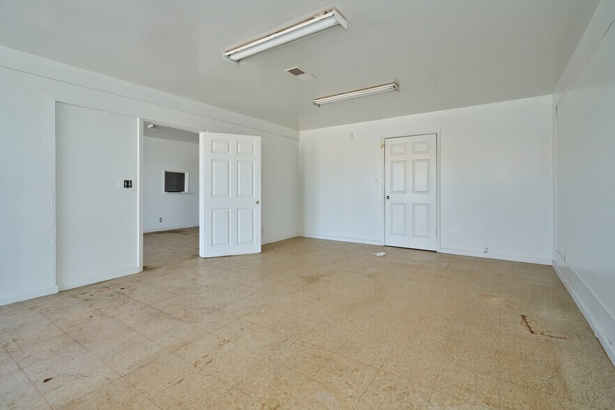 More Photos Of 1200 W El Segundo Blvd, Gardena Manufacturing For Sale