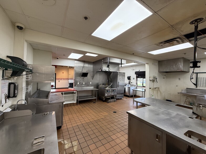 More Photos Of 1365 Jungermann Rd, Saint Peters Restaurant For Sale