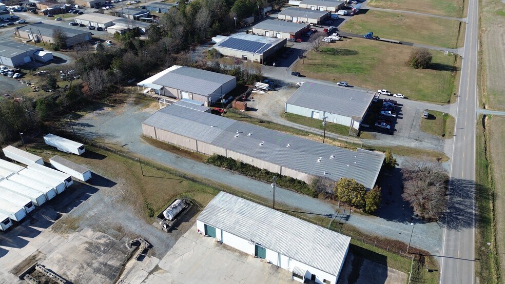 More Photos Of 3380 Smith Farm Rd, Matthews Warehouse For Lease