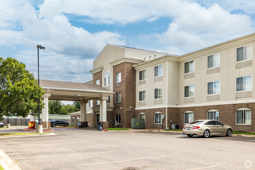 More Photos Of 7840 NW 39th Expy, Bethany Hotel For Sale