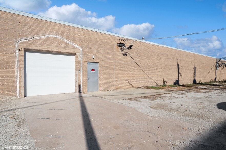 More Photos Of 7533 Central Ave, Skokie Warehouse For Lease