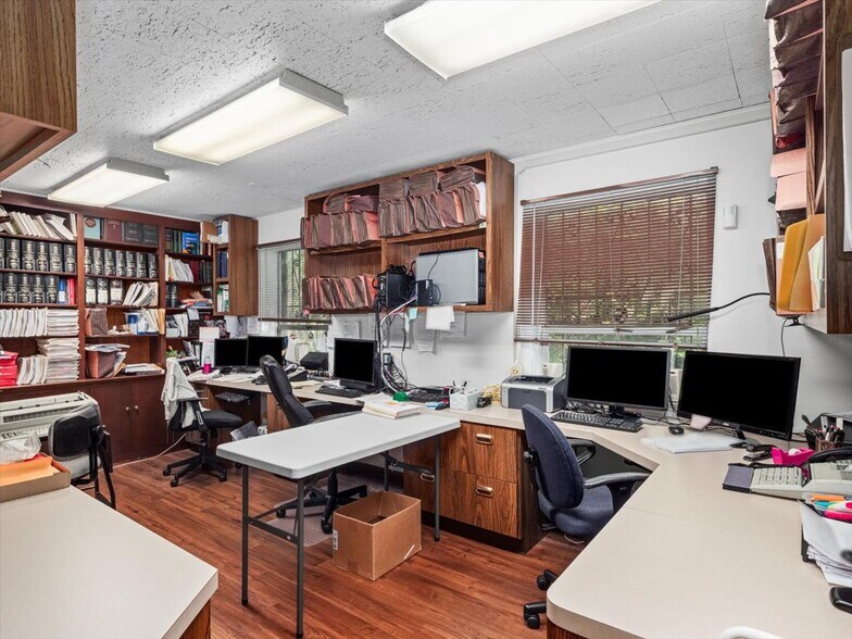 More Photos Of 584 Brown Ave, Turtle Creek Office For Sale