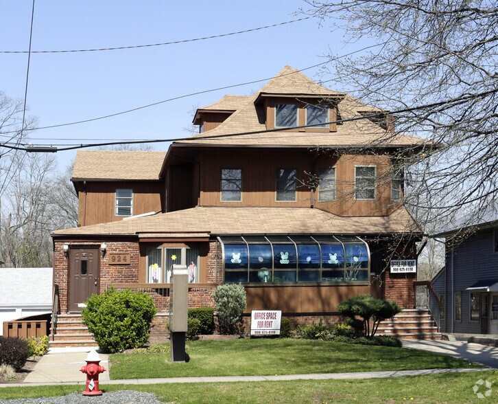 More Photos Of 924 N Wood Ave, Linden Medical For Lease