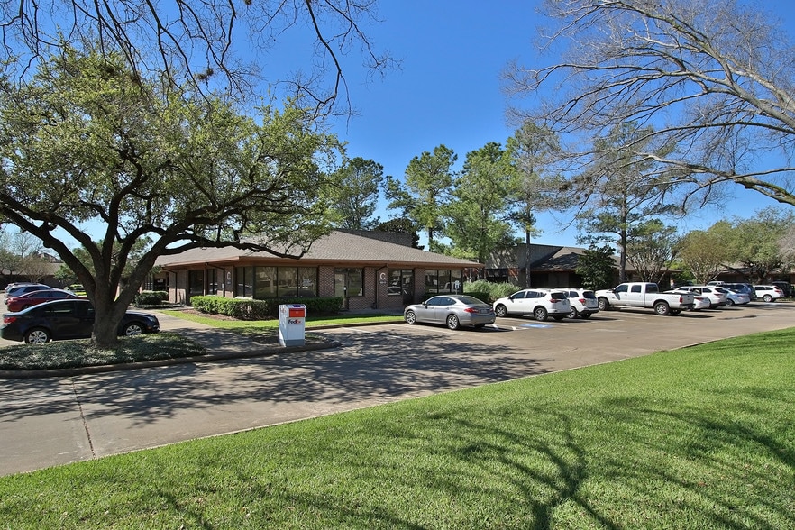 More Photos Of 11201 Richmond Ave, Houston Unknown For Lease