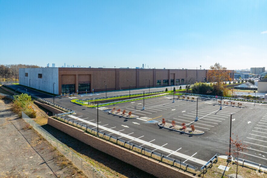 More Photos Of 936 Harrison Ave, Kearny Distribution For Lease