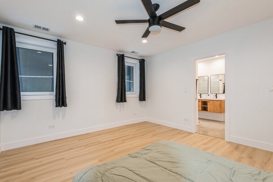 More Photos Of 1535 W Estes Ave, Chicago Multifamily For Sale