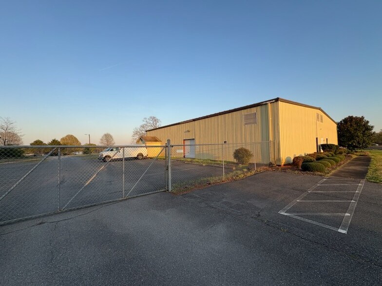 More Photos Of 342 Wilson Dr, Fallston Distribution For Sale