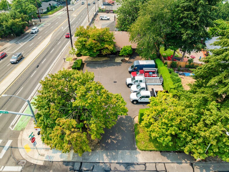 More Photos Of 10347 SE Division St, Portland Office For Sale