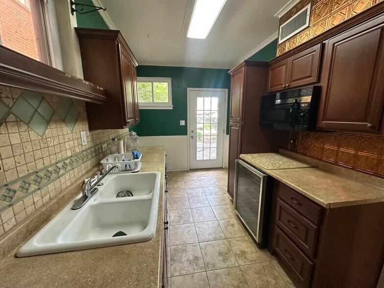 More Photos Of 204 S Kentucky St, McKinney Office Residential For Sale
