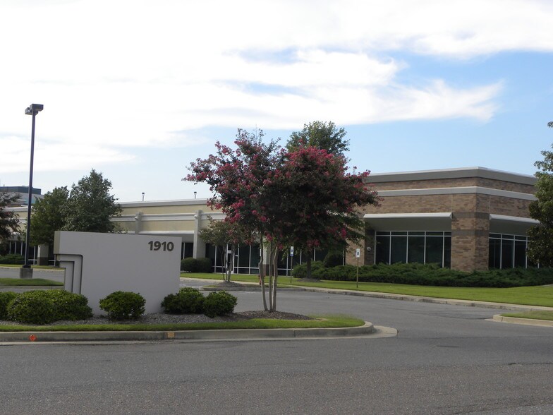 More Photos Of 1910 Nonconnah Blvd, Memphis Office For Lease