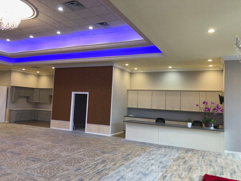 More Photos Of 12838 Murphy Rd, Stafford Showroom For Sale