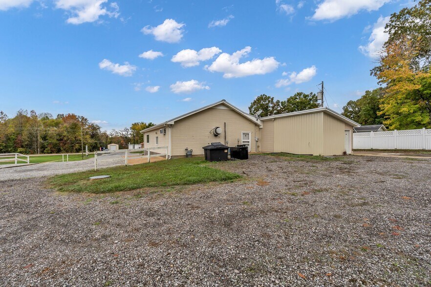 More Photos Of 4842 Highway 100, Lyles Restaurant For Lease