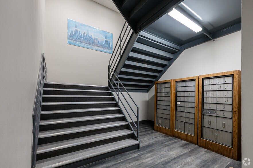 More Photos Of 6321-6325 N Avondale Ave, Chicago Office For Lease
