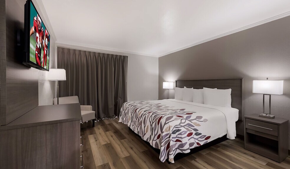 More Photos Of 203 N I-45, Madisonville Hotel For Sale