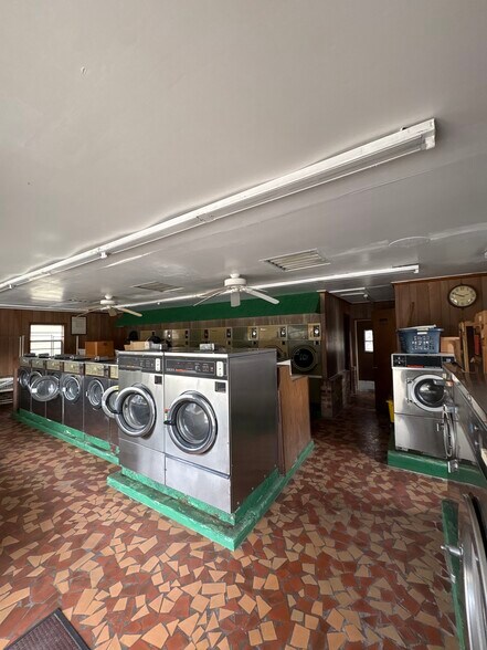 More Photos Of 1201 Magnolia St, Thomasville General Retail For Sale