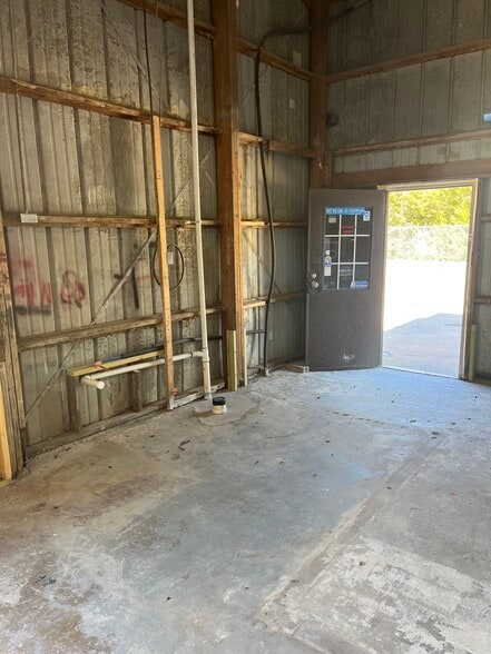 More Photos Of 6812 Avenue K, Plano Flex For Lease