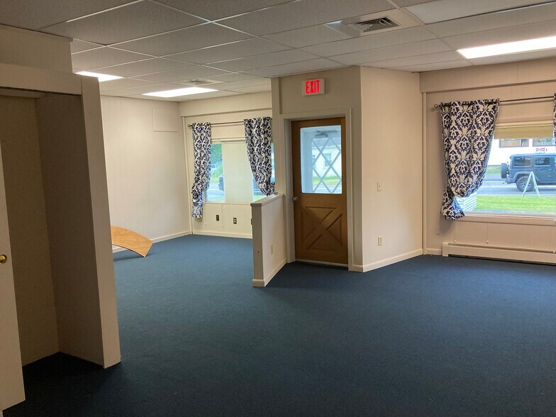 More Photos Of 1595 Hartford New London Tpke, Oakdale Freestanding For Sale