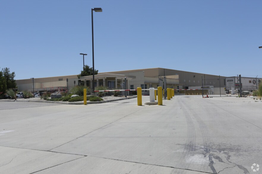Primary Photo Of 17477 Nisqualli Rd, Victorville Distribution For Lease