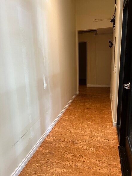 More Photos Of 8401 N Ivanhoe St, Portland Loft Creative Space For Lease