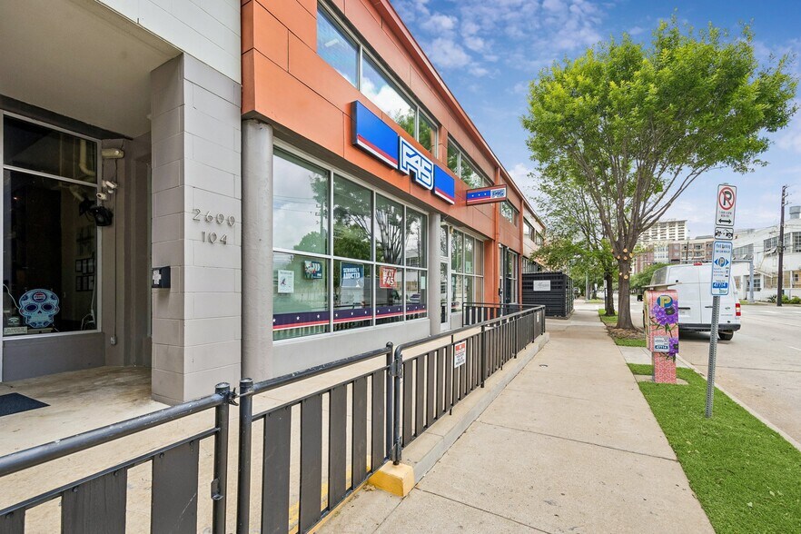 More Photos Of 2600 Travis St, Houston Freestanding For Lease