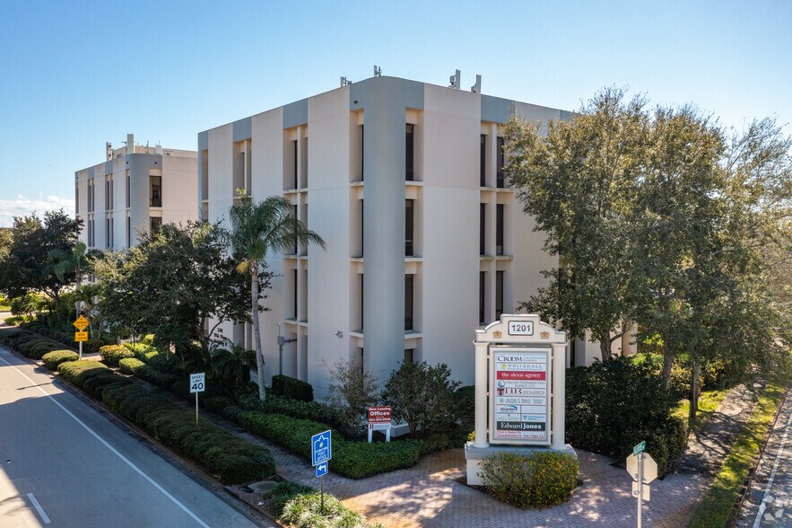 More Photos Of 1201 19th Pl, Vero Beach Medical For Lease