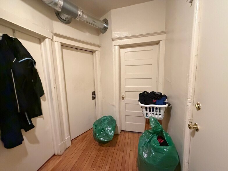 More Photos Of 1328 W Greenfield Ave, Milwaukee Apartments For Sale