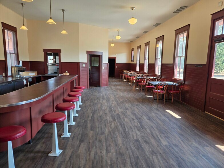 Primary Photo Of 801 Milwaukee Rd, South Cle Elum Restaurant For Lease