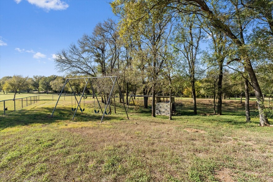 More Photos Of 1092 FM 3000, Elgin Specialty For Sale
