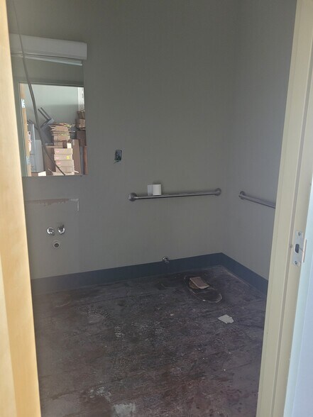 More Photos Of 1355-1369 Georgesville Rd, Columbus General Retail For Lease