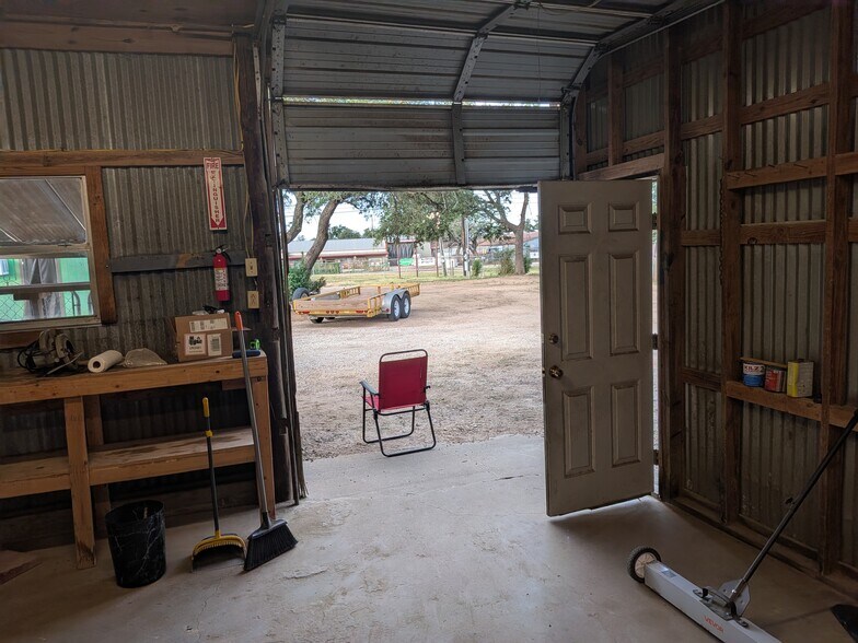Primary Photo Of 2110 W Hwy 290, Dripping Springs General Retail For Lease