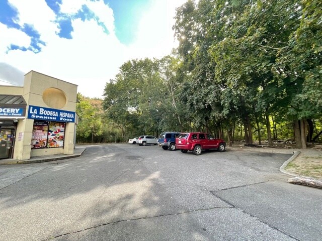 More Photos Of 50 Middle Country Rd, Coram Storefront Retail Office For Lease