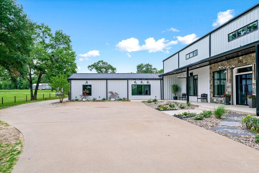 More Photos Of 1972 FM 857, Grand Saline Trailer Camper Park For Sale