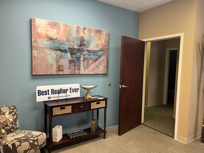 More Photos Of 373 Meridian Parke Ln, Greenwood Medical For Lease