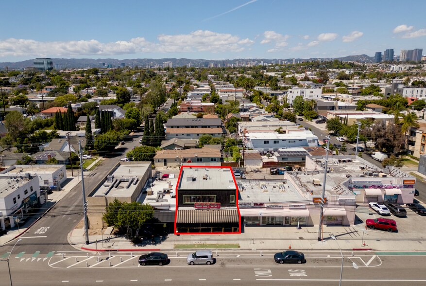 More Photos Of 10939 Venice Blvd, Los Angeles Bar For Sale