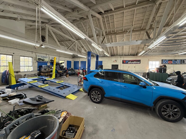 More Photos Of 9 Wilson Dr, New Castle Auto Repair For Lease