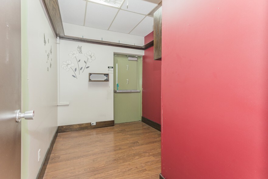 More Photos Of 40 Beverly Hills Dr, Toronto General Retail For Sale