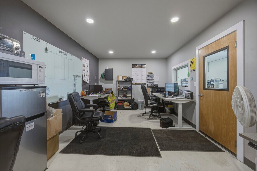 More Photos Of 2213 Henderson Loop, Richland Warehouse For Sale