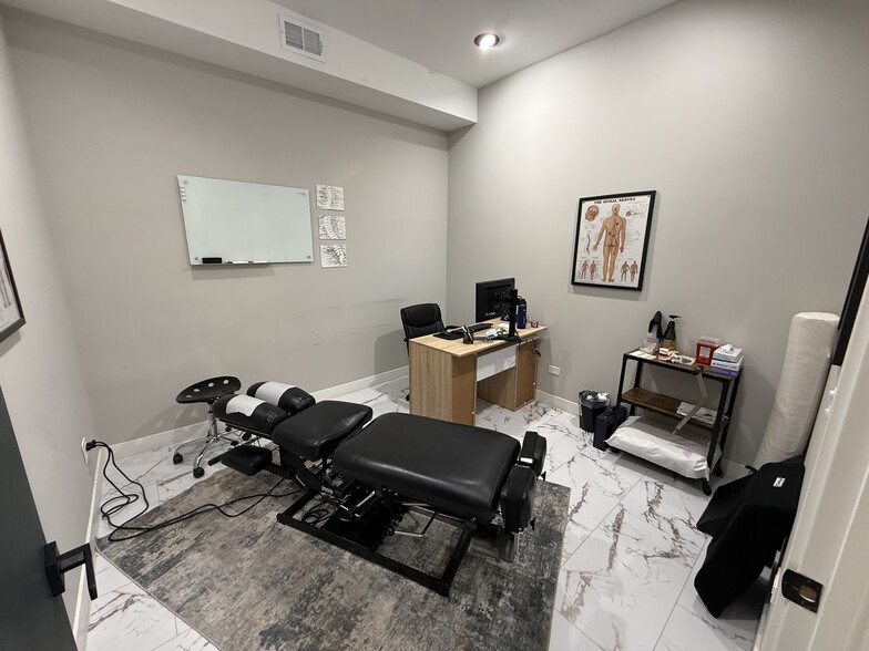 More Photos Of 1641-1643 W North Ave, Chicago Storefront Retail Office For Lease