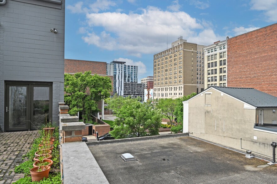 More Photos Of 19 E 8th St, Cincinnati Office For Sale